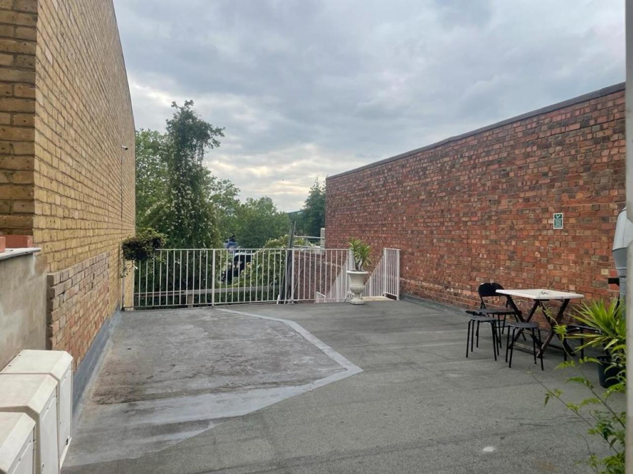 Studio Flat Without Kitchen At Kentish Town Лондон Экстерьер фото